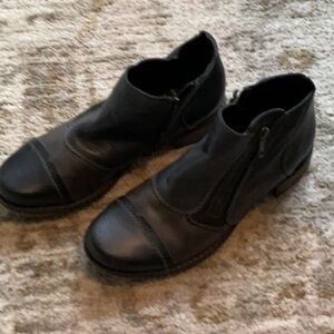 Remonte by Reikers Zip Up Leather Ankle Boots